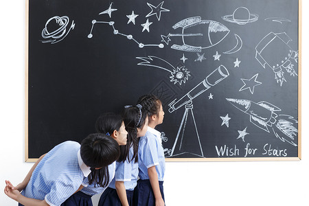 可爱火箭边框智慧表现积极四个人可爱的小学生在教室里背景
