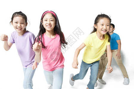 轻松相伴感知欢乐的小学生奔跑智慧高清图片素材