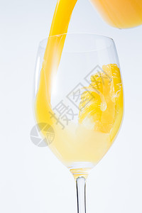 新鲜玻璃杯维生素橙汁图片