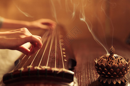 古琴图片健康生活方式女人弹七弦琴背景