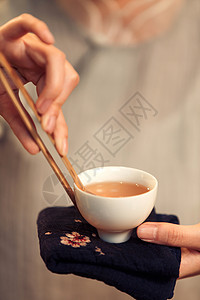 青花瓷元素茶馆青年女人泡茶特写背景