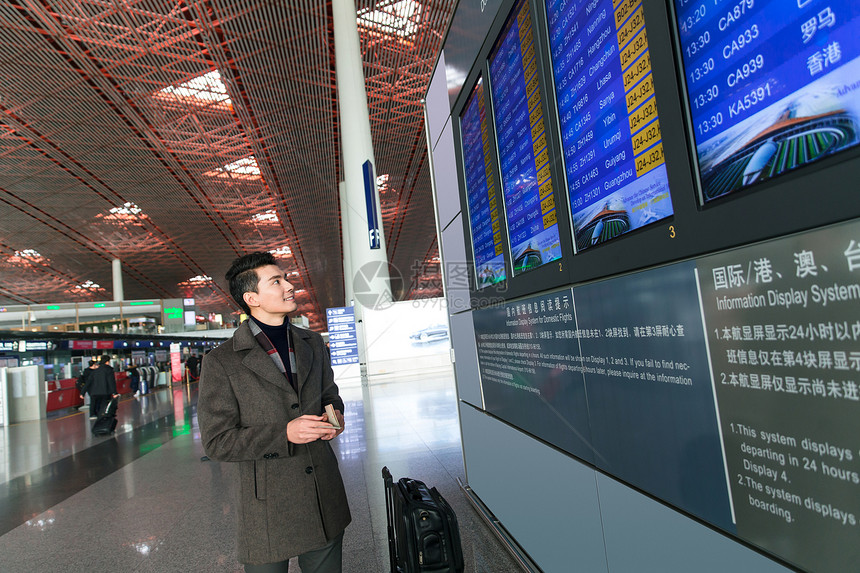 旅行便捷30岁到34岁商务男士在机场图片