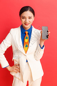 东亚仅成年人青年女人拿着手机的快乐女人图片