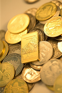 家庭理财黄金财富金币和金条特写高清图片素材