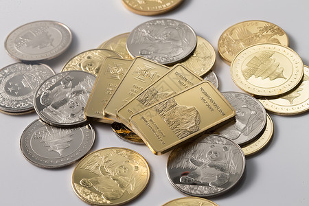 古老的经济黄金金币和金条图片