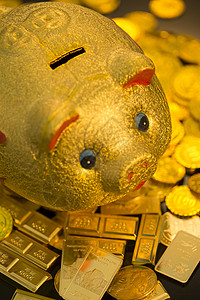 理财财富金子存钱罐和金币特写高清图片素材