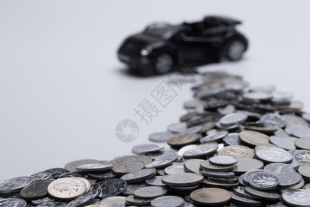 硬币和汽车模型背景图片