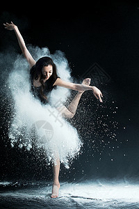 紧身连衣裤青年女人在跳芭蕾舞高清图片