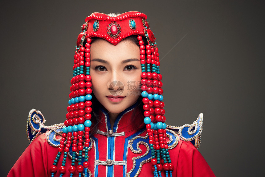摄影蒙古人东方人穿着蒙古族服饰的女人图片