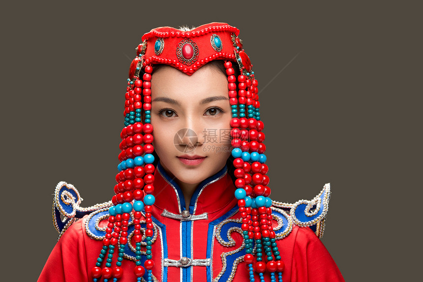 半身像56个民族青年人穿着蒙古族服饰的女人图片