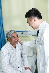 责任全科医生身体关注医生和患者在病房里图片