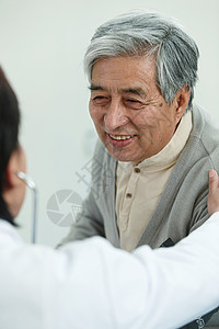 病人服务医药职业医务工作者和患者在医生办公室图片