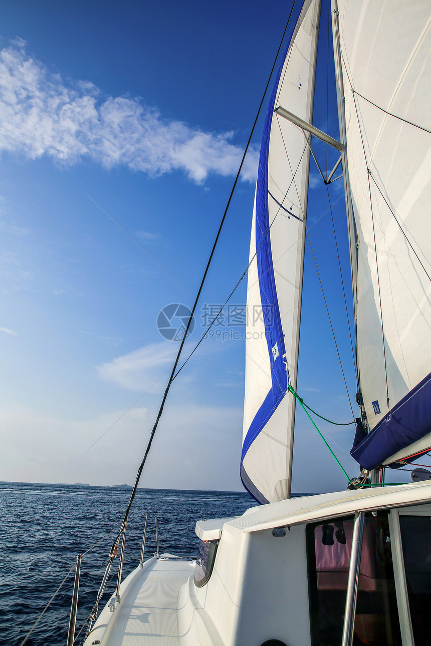 马尔代夫快艇船帆航海帆船图片