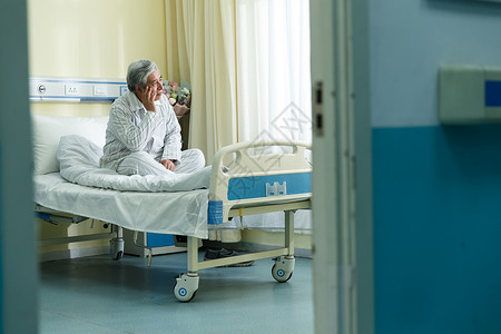 窗户治病卫生保健和医疗生病的老人在病房背景图片