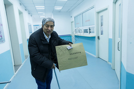 孤独盒子人职业仅男人社会保障生病的老人在医院背景