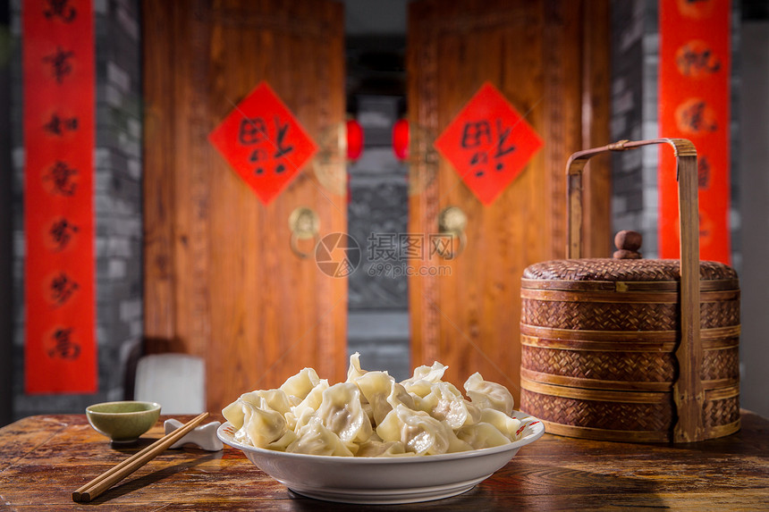 东亚文化团圆饭文化春节吃饺子图片