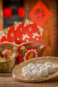 古代食品素材传统黄金门金元宝和红包背景