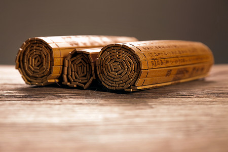 插着翅膀的书元素远古的收藏木制竹简背景
