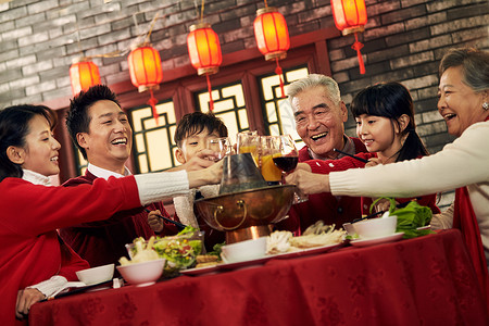 红酒火锅素材福字夫妇餐桌幸福家庭吃团圆饭背景