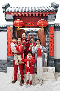 男孩祝福传统节日快乐家庭过新年图片