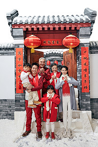 兴奋春节夫妇快乐家庭过新年图片