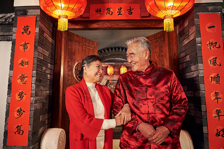 女人彩色图片春节老年夫妇过新年图片