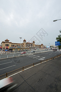 行人建筑首都北京站图片