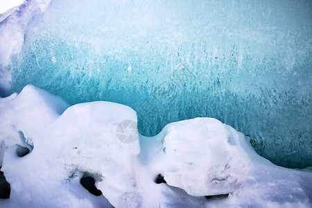 冬季新疆5A景区赛里木湖蓝冰背景图片