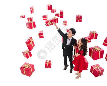 礼品盒新年乐趣伸手接礼物的幸福伴侣图片