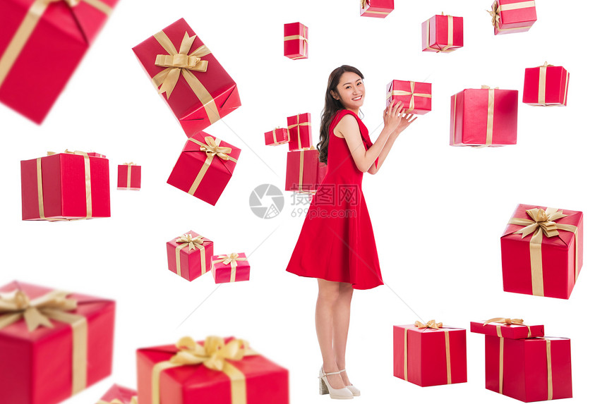 新年惊喜礼服漂亮的青年女人伸手接礼物图片