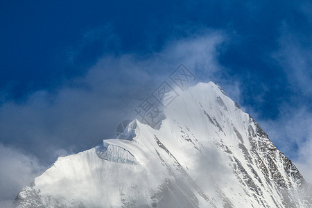 陌陌4格素材甲应村的梅里雪山4A景区背景