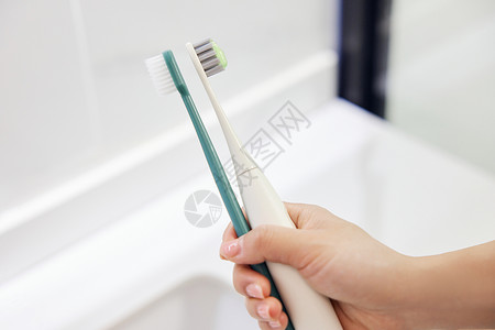 电动牙刷与普通牙刷对比图片