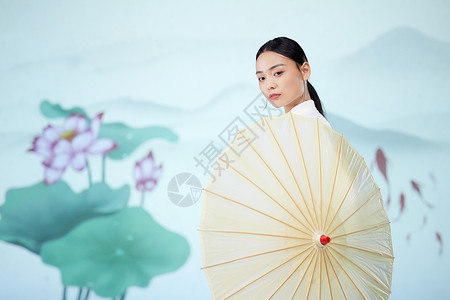国风美女手拿油纸伞高清图片