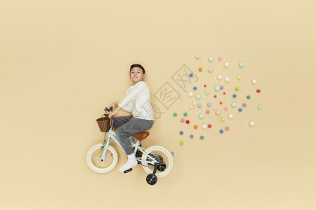 骑自行车的学生骑着自行车飞在空中的小孩子背景