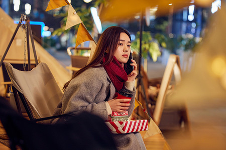 冬日美女圣诞节等待爱人图片