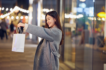 冬日女性逛街收获满满图片