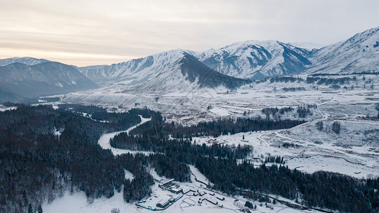 喀纳斯雪山新疆喀纳斯禾木景区冬日雪景背景