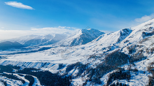 新疆雪山高山冬日风光背景图片