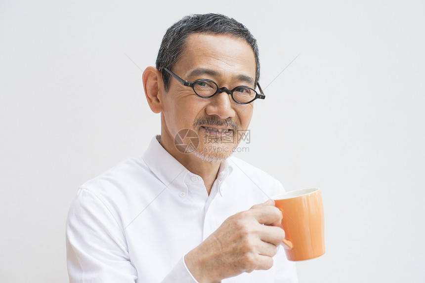 中老年男性喝茶形象图片