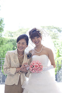 新娘和母亲图片