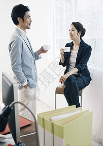 公司喝茶聊天的同事商务女性高清图片素材