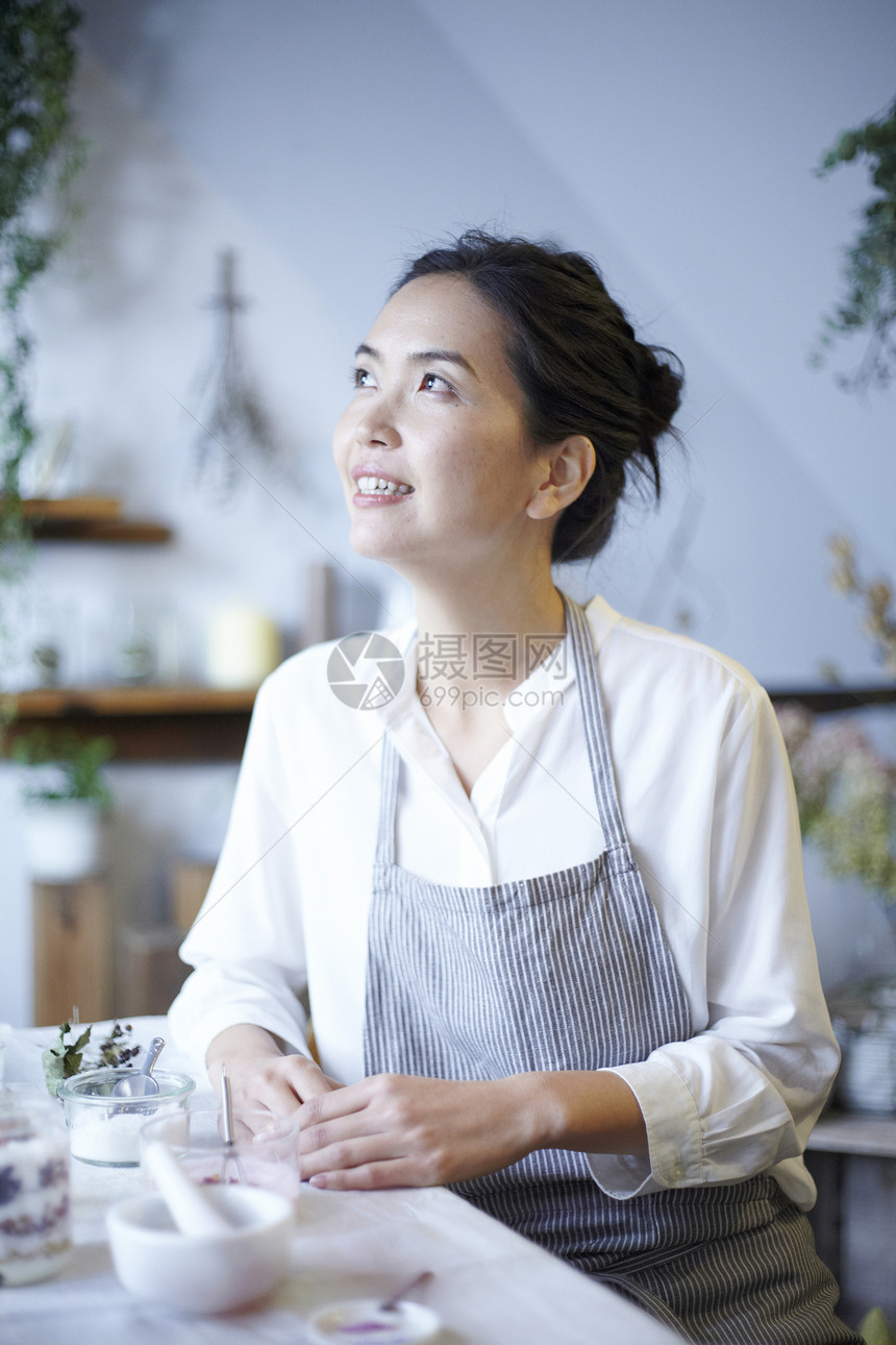 花店店员形象图片