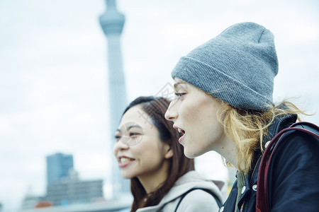 外国人在东京旅行观光愉快高清图片素材
