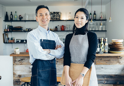 厨房里的男人和女人夫妇高清图片素材