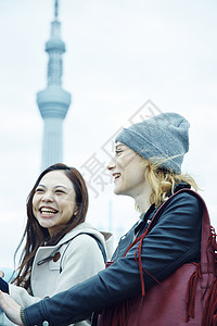 在日本东京观光的妇女兴奋高清图片素材