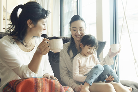 漂亮的女孩母亲和孩子图片