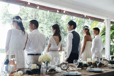 结婚现场男人和女人准备派对花园婚礼高清图片素材