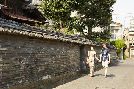 假期外国情侣旅游观光日本景点图片