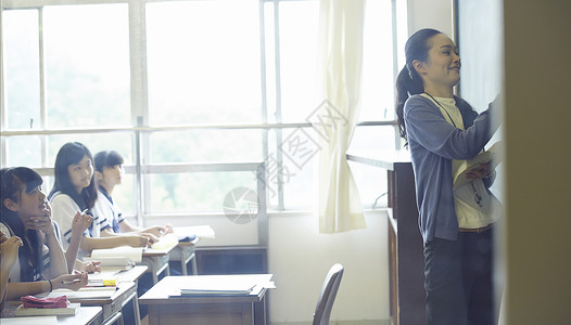 学生上课情景夏装高清图片素材