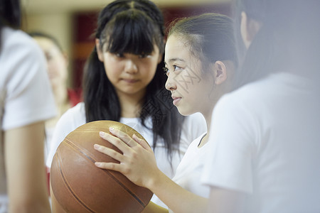 打篮球的女初中生学生生活高清图片素材